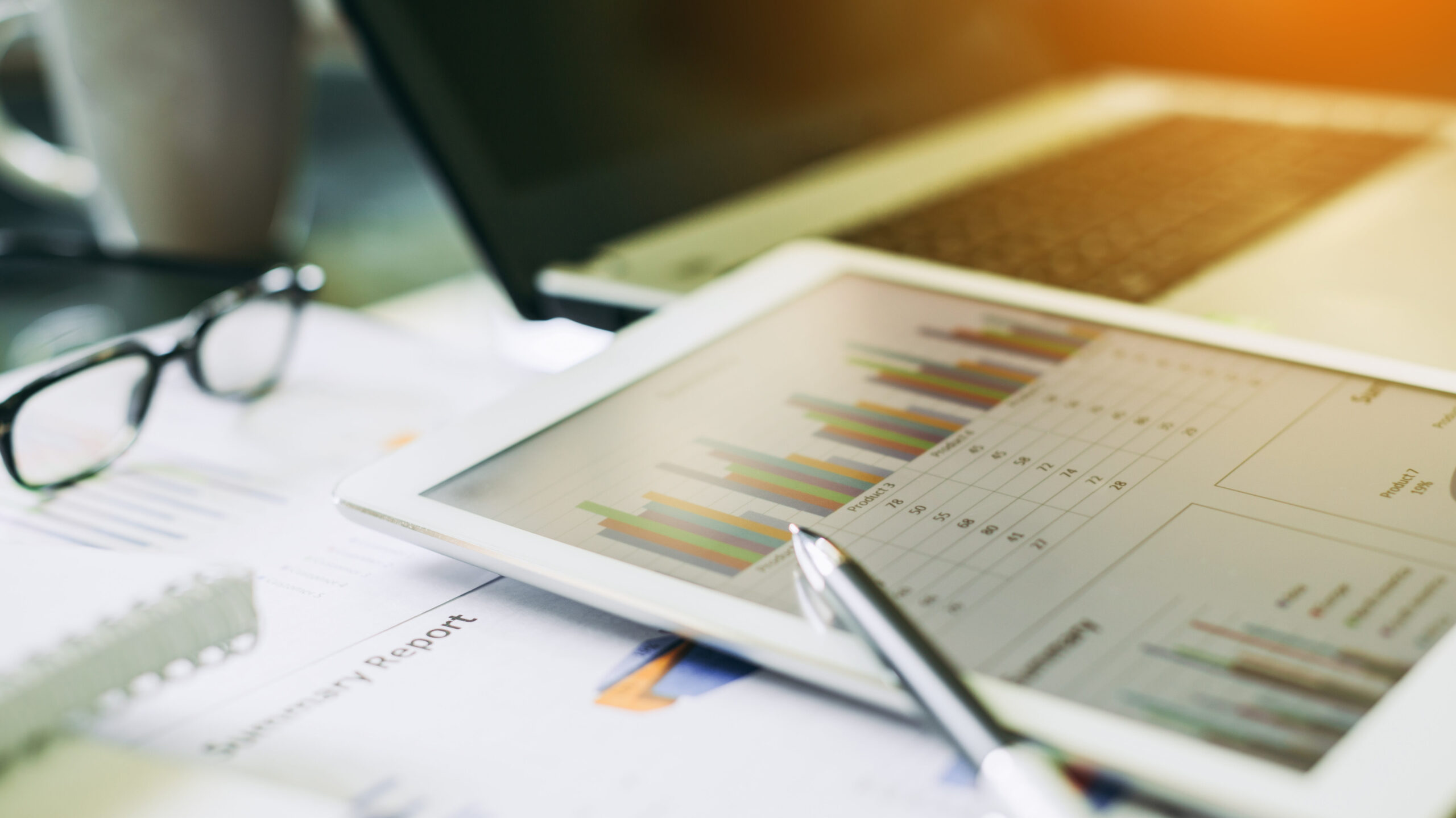 Simulation visualisation linking system behaviour to techno‑economic outcomes under uncertainty